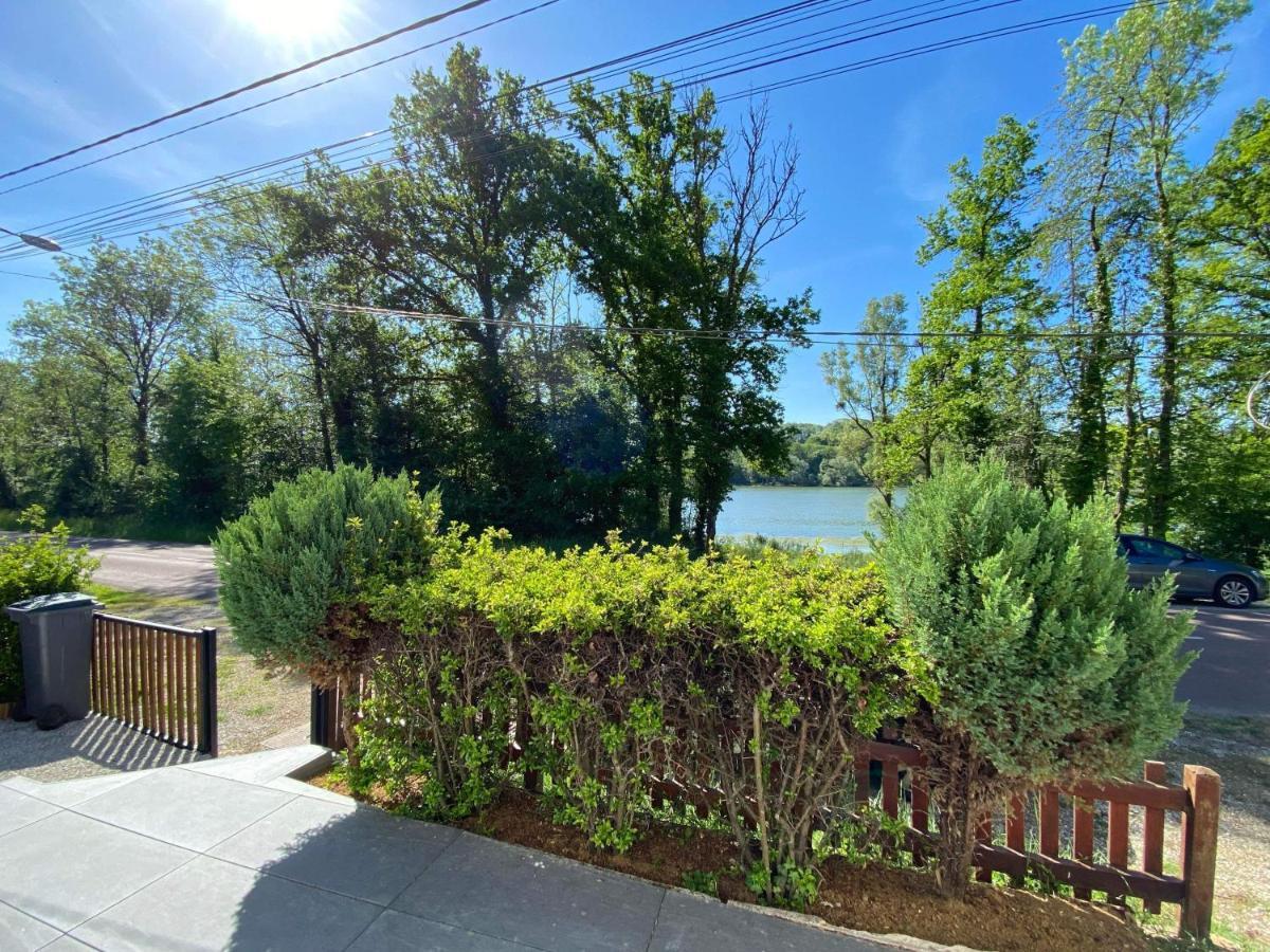 Maison Bord De Lac De Charmes Bannes  Exterior photo